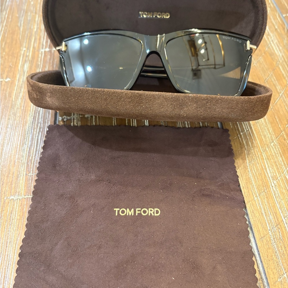 Tom Ford Leah Brown Sunglasses Like New - Picture 7 of 8